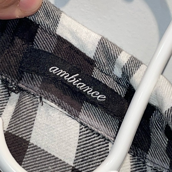 Black & White Plaid AMBIANCE Top • Sleeve button thingy • Size Small/Medium - Picture 4 of 6